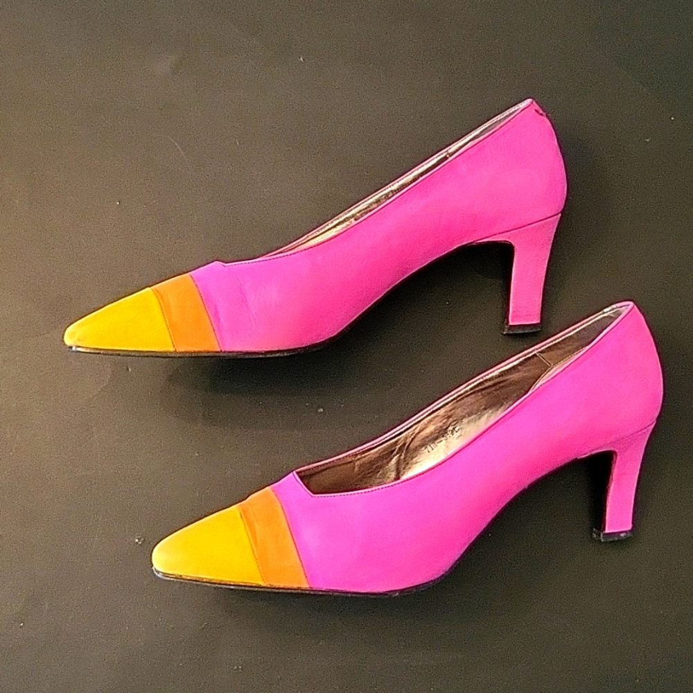 Vintage Barbie-core Pink Leather Bata Pumps! Sueded Finish, Color Block Toes, 9